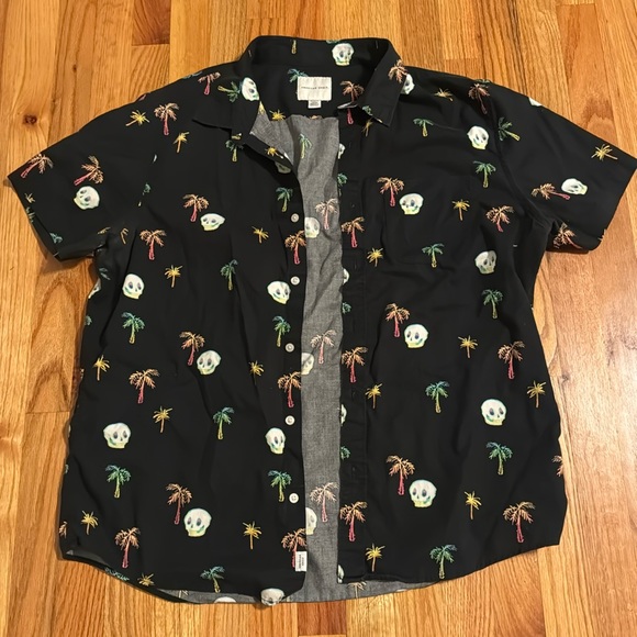 American Eagle Skulls Palm Trees Short Sleeve Button Down Shirt - Picture 2 of 7